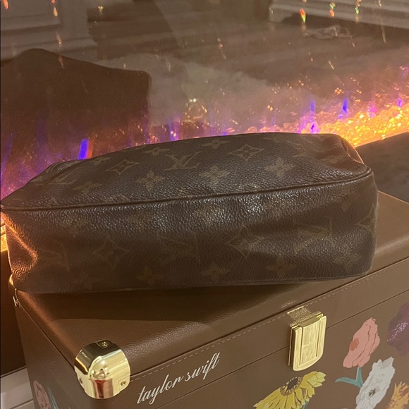 Vintage Louis Vuitton Dark Brown Monogram Toiletry Bag With Wear - Picture 5 of 9